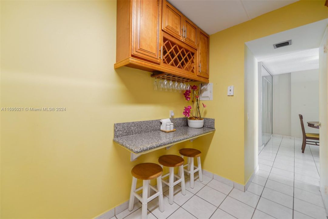 Recently Sold: $300,000 (1 beds, 1 baths, 676 Square Feet)