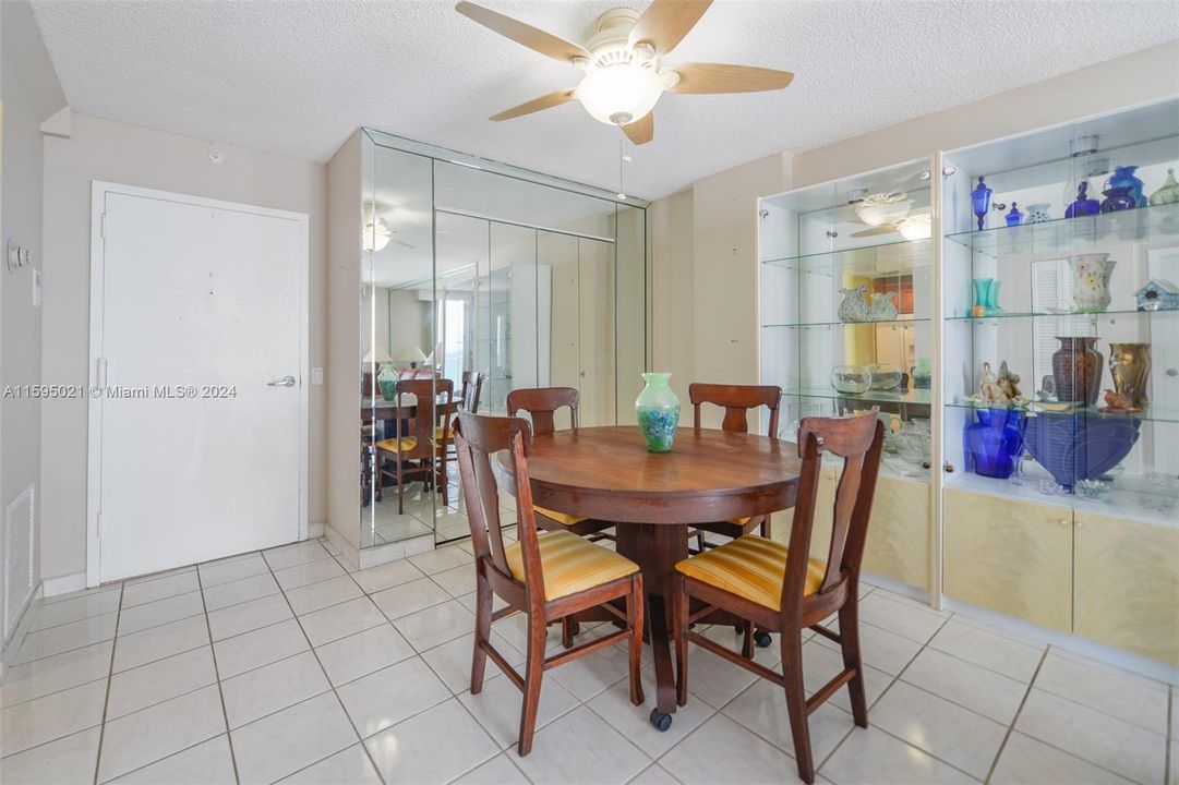 Recently Sold: $300,000 (1 beds, 1 baths, 676 Square Feet)