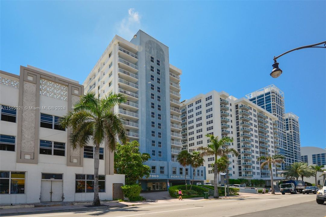 Recently Sold: $300,000 (1 beds, 1 baths, 676 Square Feet)