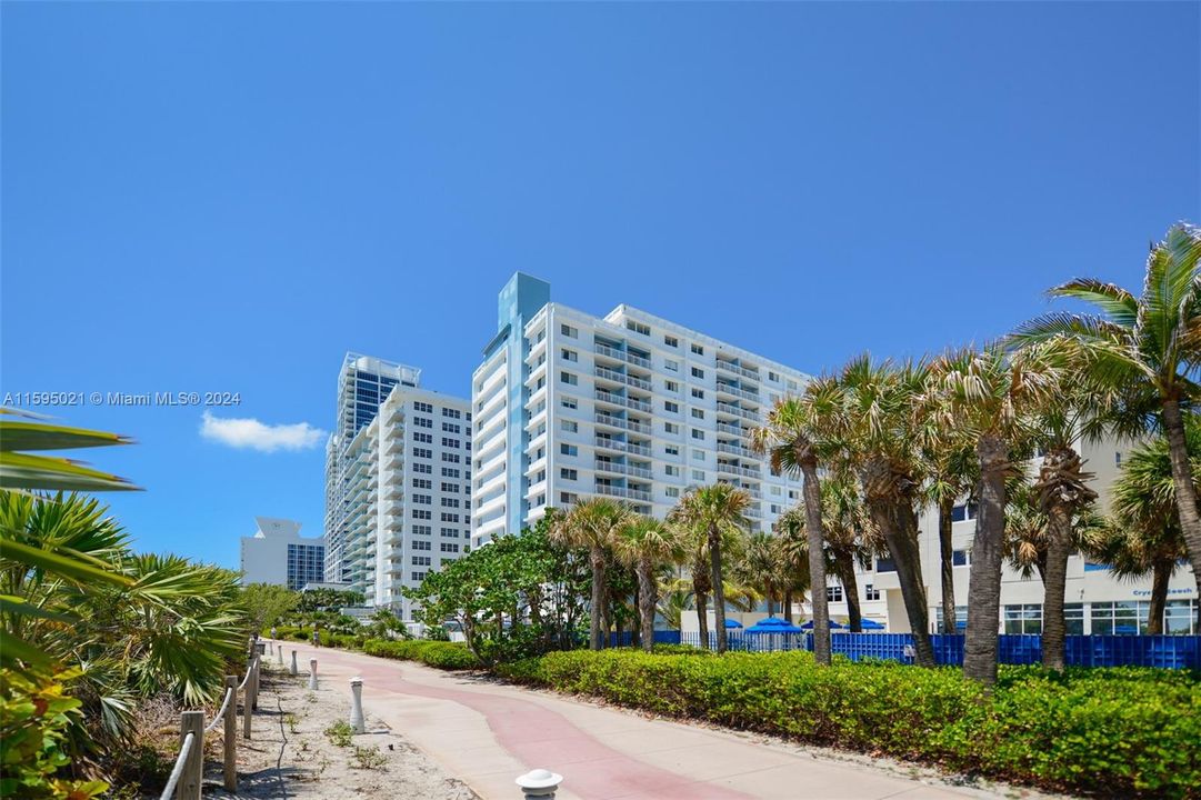 Recently Sold: $300,000 (1 beds, 1 baths, 676 Square Feet)