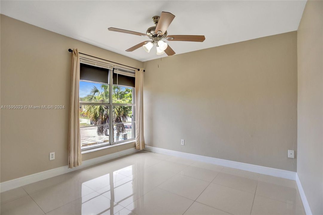 Active With Contract: $2,200 (2 beds, 1 baths, 891 Square Feet)