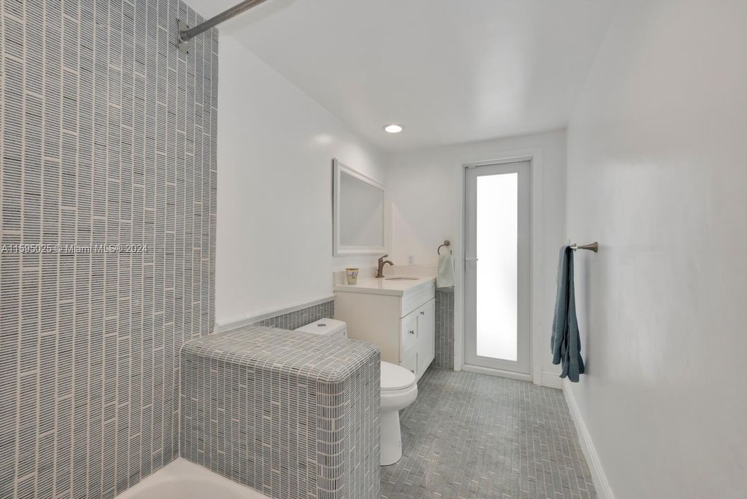 Hall Bathroom Doubles as Cabana Bath