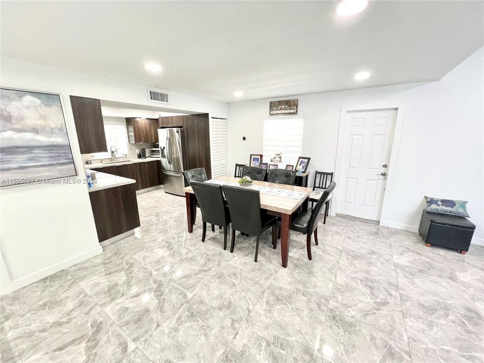 Active With Contract: $3,200 (3 beds, 2 baths, 1378 Square Feet)