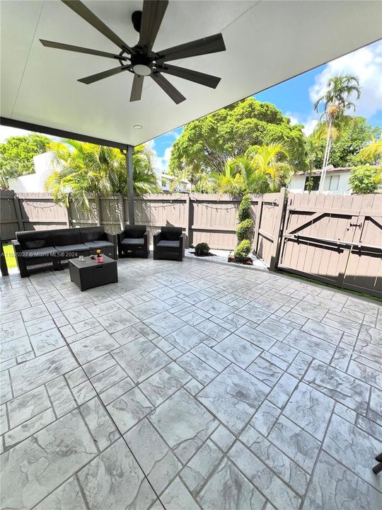 Active With Contract: $3,200 (3 beds, 2 baths, 1378 Square Feet)