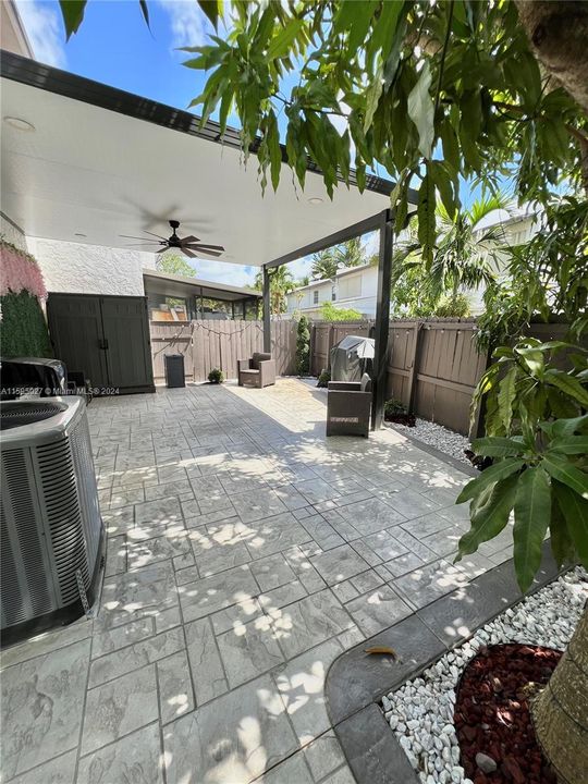 Active With Contract: $3,200 (3 beds, 2 baths, 1378 Square Feet)