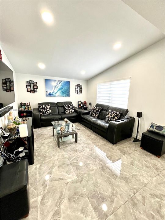 Active With Contract: $3,200 (3 beds, 2 baths, 1378 Square Feet)