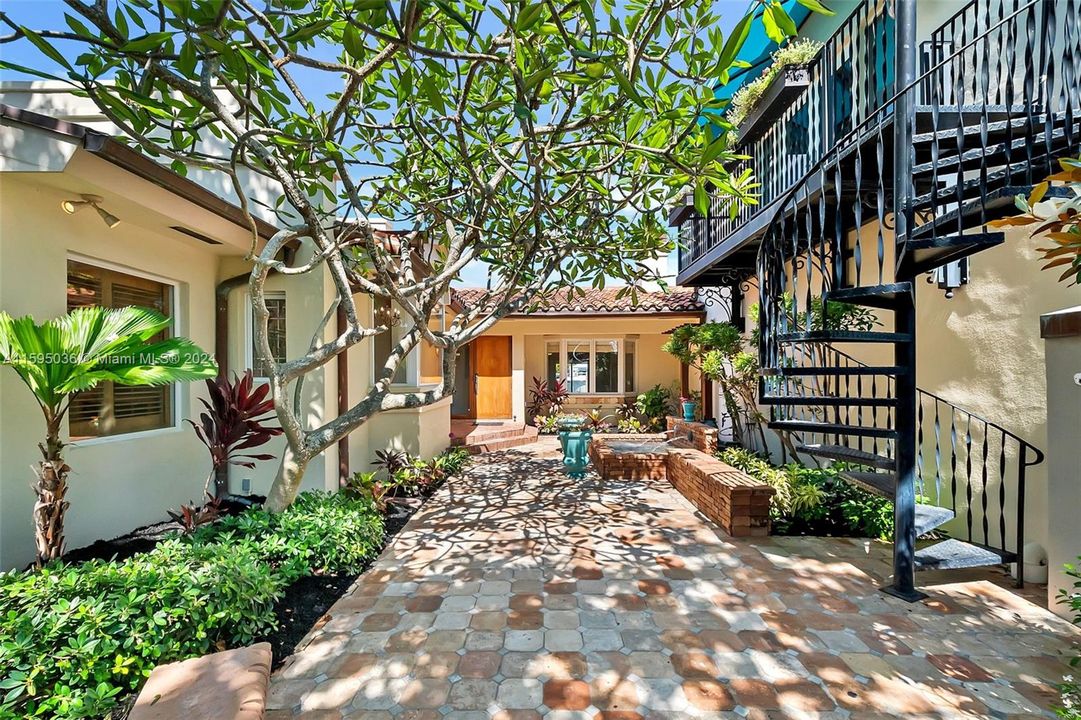 For Sale: $3,500,000 (4 beds, 4 baths, 3673 Square Feet)