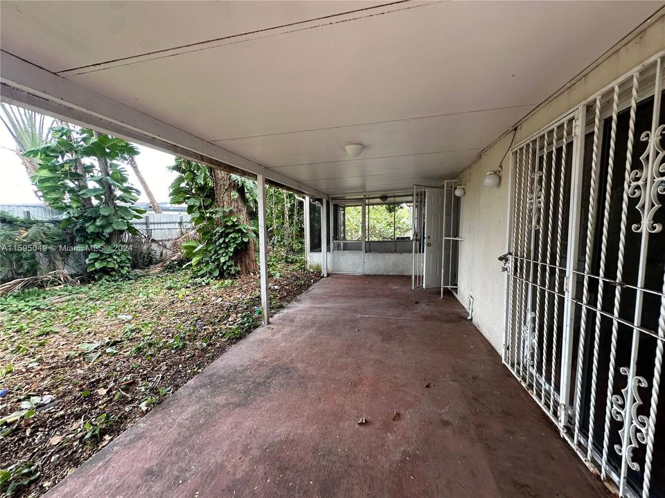 Active With Contract: $2,700 (4 beds, 2 baths, 1559 Square Feet)