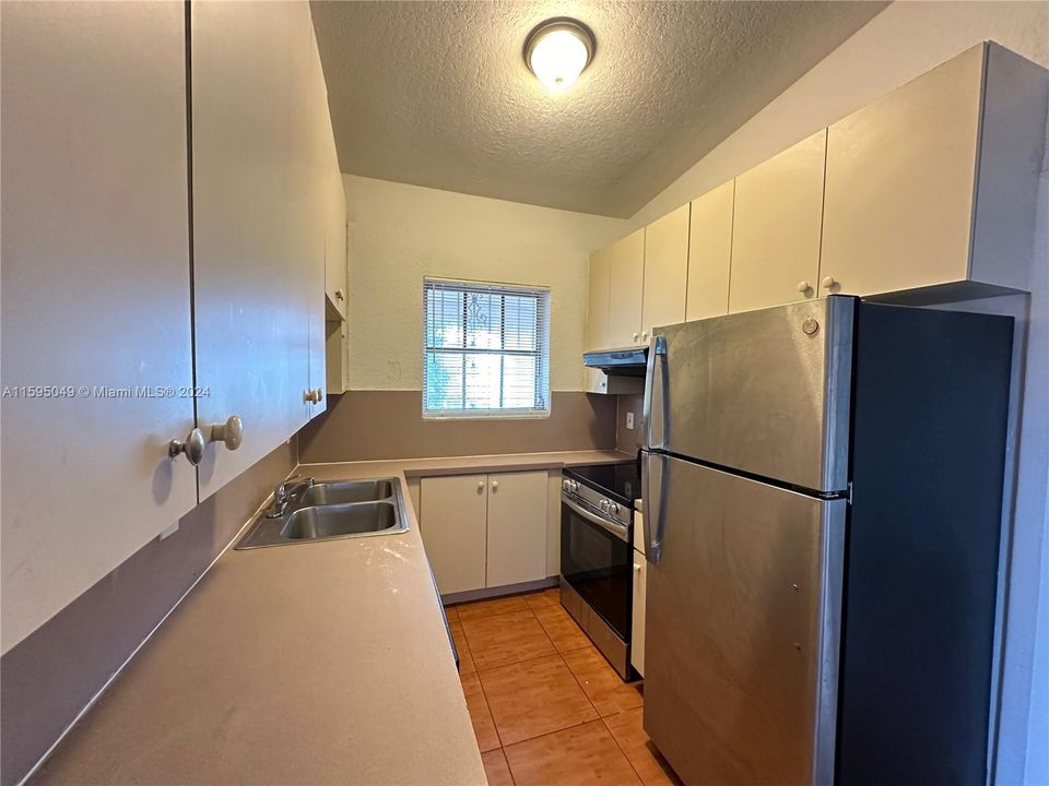 Active With Contract: $2,700 (4 beds, 2 baths, 1559 Square Feet)