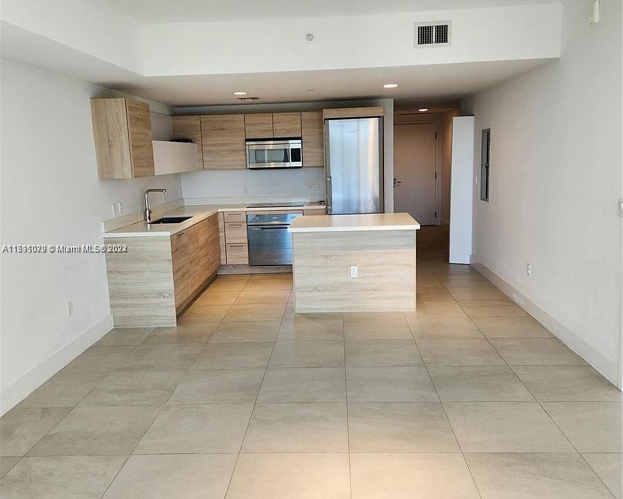 Recently Rented: $3,650 (2 beds, 2 baths, 1119 Square Feet)
