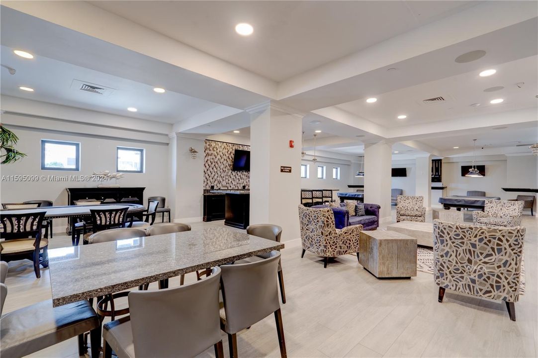 Club Room - Television, Poker, Billiards Table, Business Area