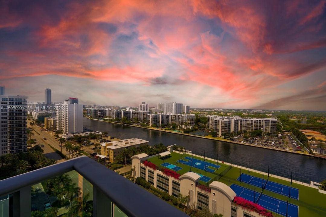 Recently Sold: $599,000 (2 beds, 2 baths, 1198 Square Feet)