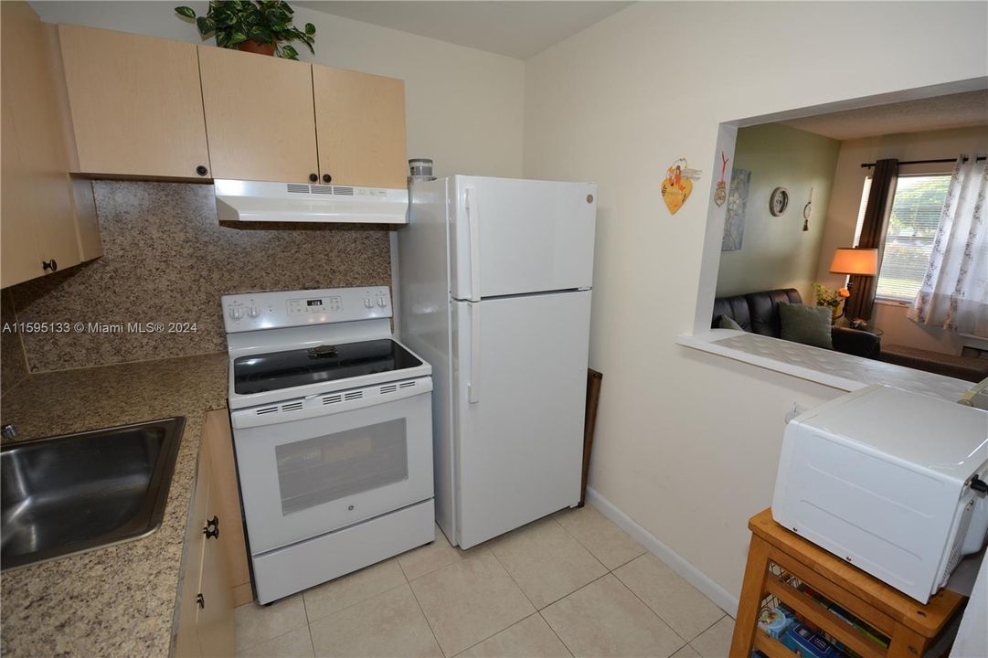 For Sale: $99,000 (1 beds, 1 baths, 532 Square Feet)