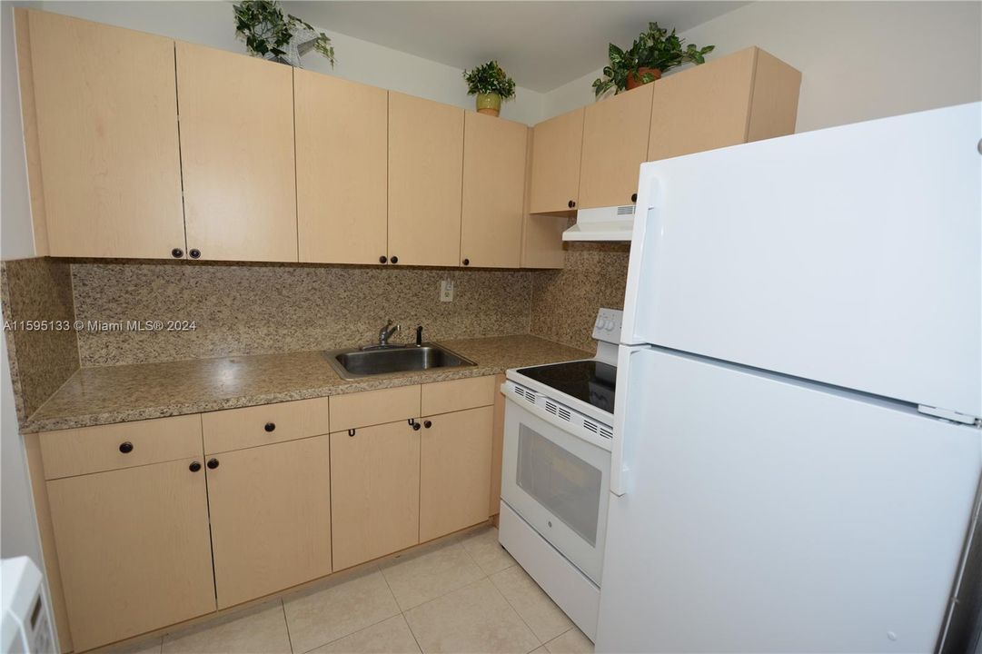 For Sale: $99,000 (1 beds, 1 baths, 532 Square Feet)