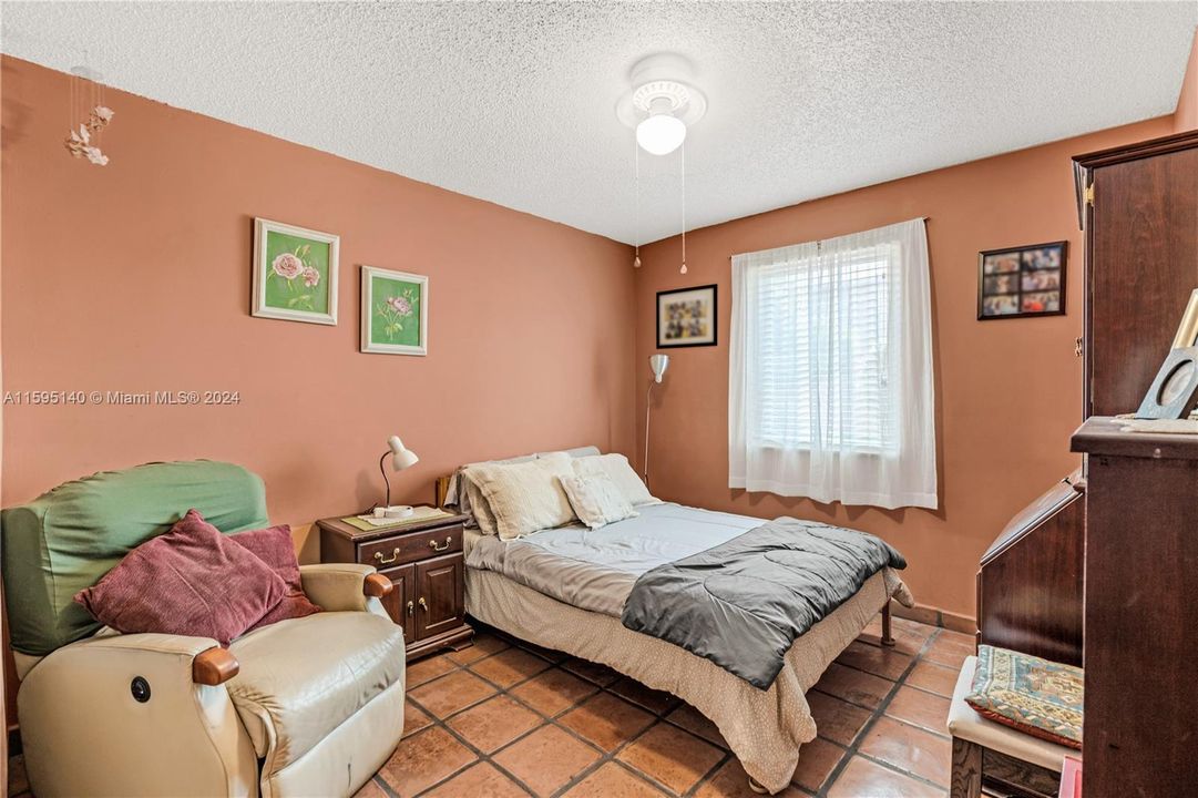 Active With Contract: $480,000 (3 beds, 2 baths, 1464 Square Feet)