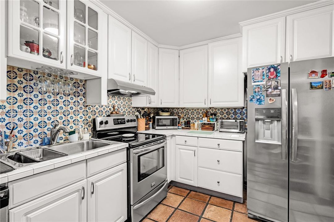 Active With Contract: $480,000 (3 beds, 2 baths, 1464 Square Feet)