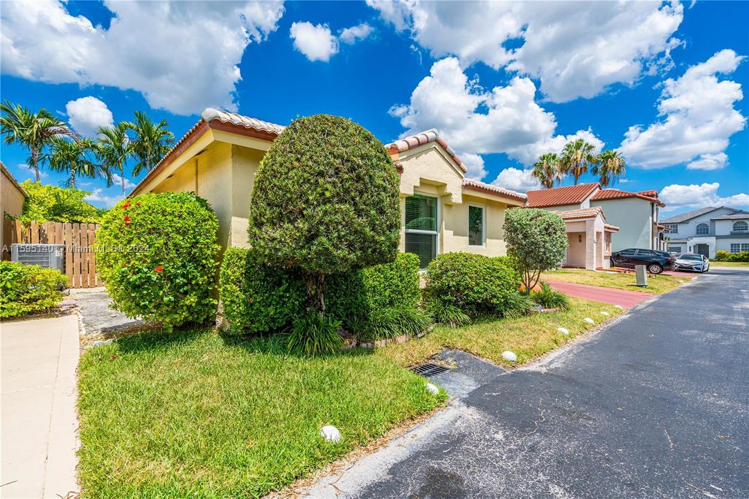 Active With Contract: $480,000 (3 beds, 2 baths, 1464 Square Feet)