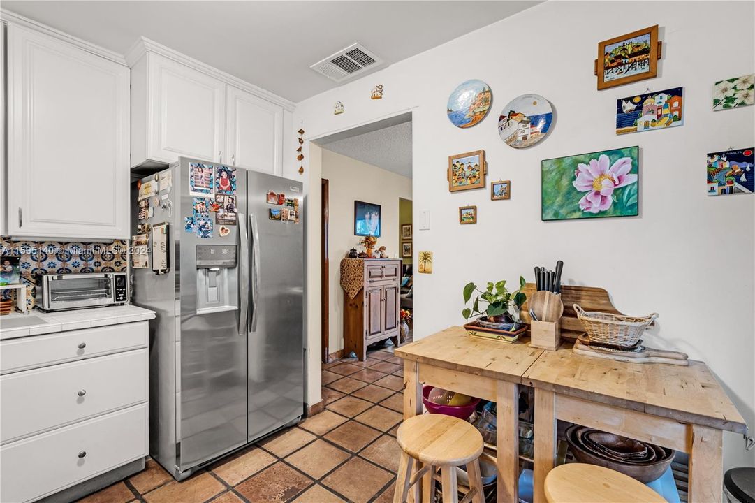 Active With Contract: $480,000 (3 beds, 2 baths, 1464 Square Feet)