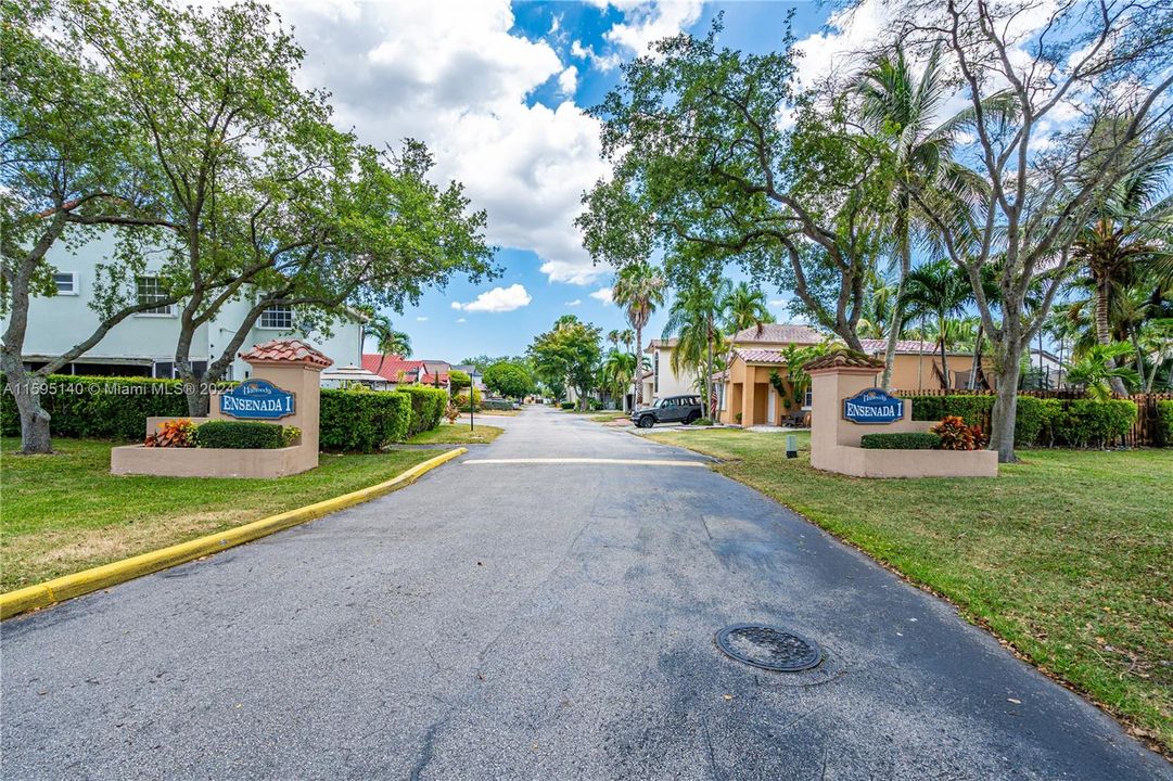 Active With Contract: $480,000 (3 beds, 2 baths, 1464 Square Feet)