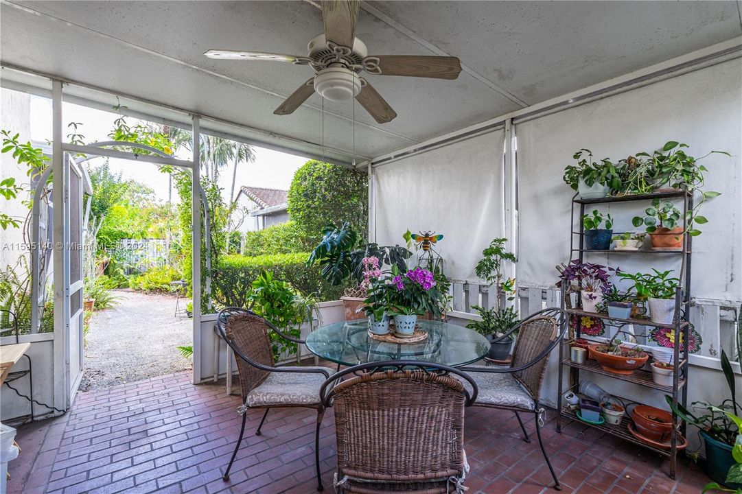 Recently Sold: $480,000 (3 beds, 2 baths, 1464 Square Feet)