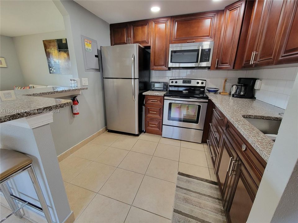 For Sale: $85,000 (1 beds, 1 baths, 720 Square Feet)