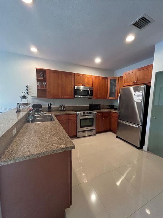 Recently Rented: $4,000 (4 beds, 3 baths, 2001 Square Feet)