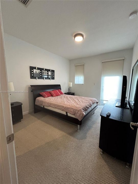 Recently Rented: $4,000 (4 beds, 3 baths, 2001 Square Feet)