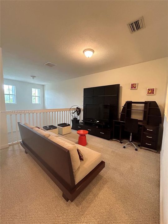 Recently Rented: $4,000 (4 beds, 3 baths, 2001 Square Feet)