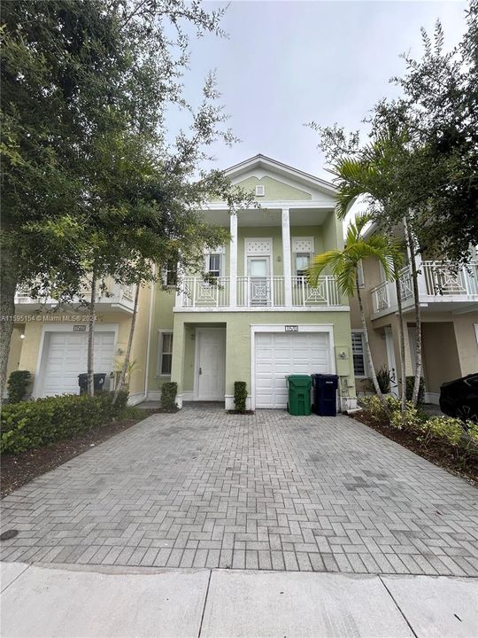 Recently Rented: $4,000 (4 beds, 3 baths, 2001 Square Feet)