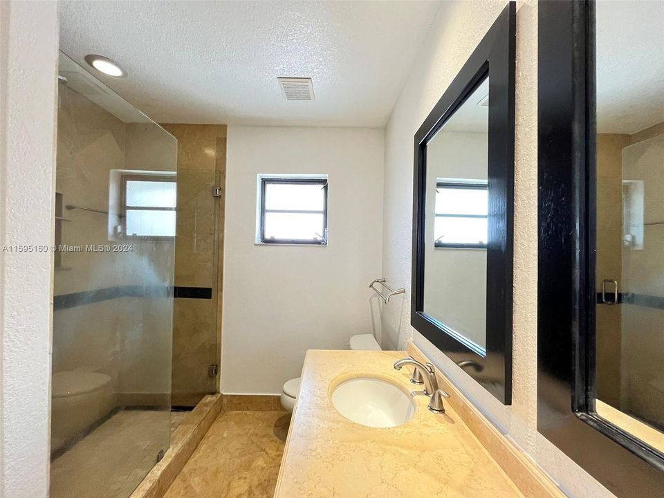 最近售出: $419,000 (3 贝兹, 2 浴室, 1404 平方英尺)