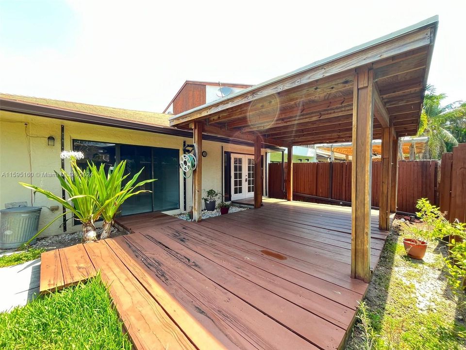 Recently Sold: $419,000 (3 beds, 2 baths, 1404 Square Feet)