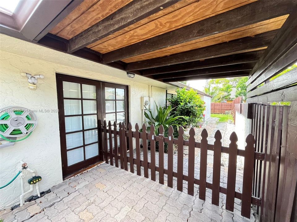 Vendido Recientemente: $419,000 (3 camas, 2 baños, 1404 Pies cuadrados)