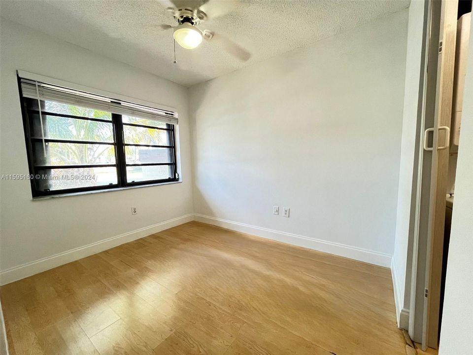 Vendido Recientemente: $419,000 (3 camas, 2 baños, 1404 Pies cuadrados)