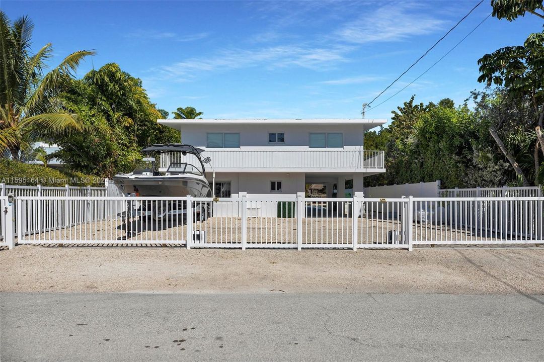 For Sale: $1,749,000 (3 beds, 3 baths, 1248 Square Feet)