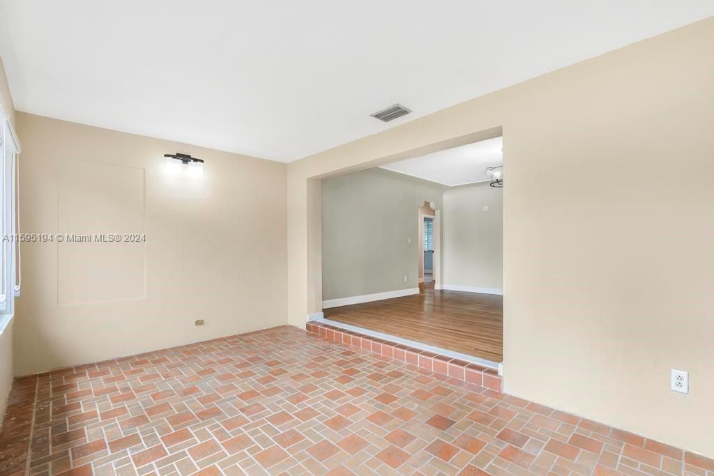 Active With Contract: $3,600 (3 beds, 2 baths, 2111 Square Feet)