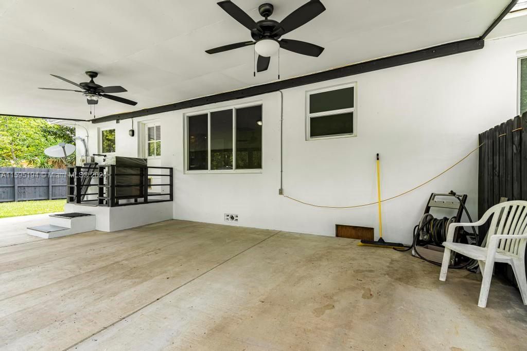 Active With Contract: $3,600 (3 beds, 2 baths, 2111 Square Feet)