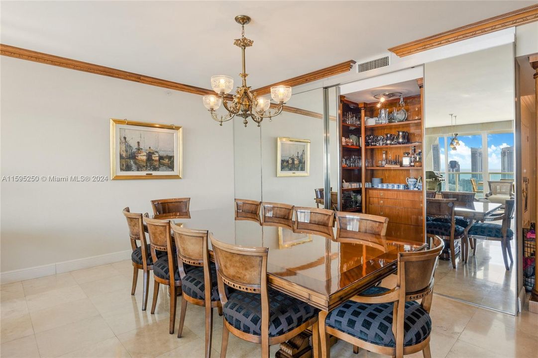 En Venta: $2,490,000 (4 camas, 5 baños, 3620 Pies cuadrados)