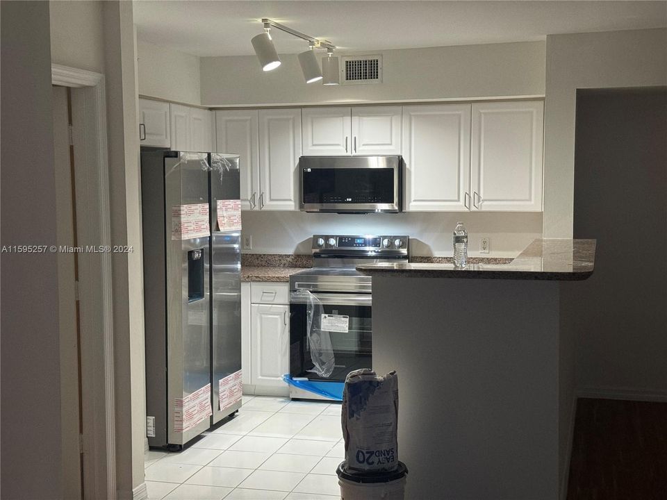 Recently Rented: $4,100 (2 beds, 2 baths, 1140 Square Feet)