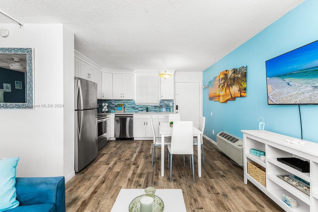 For Sale: $409,500 (1 beds, 1 baths, 508 Square Feet)