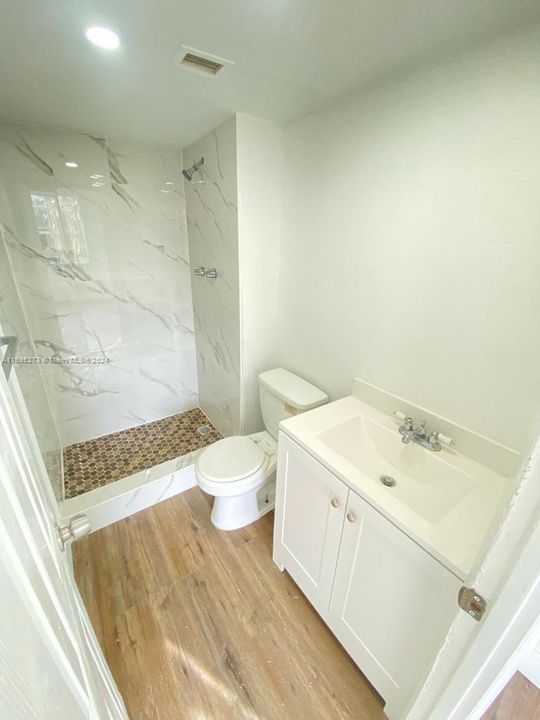 For Sale: $195,000 (2 beds, 2 baths, 1036 Square Feet)