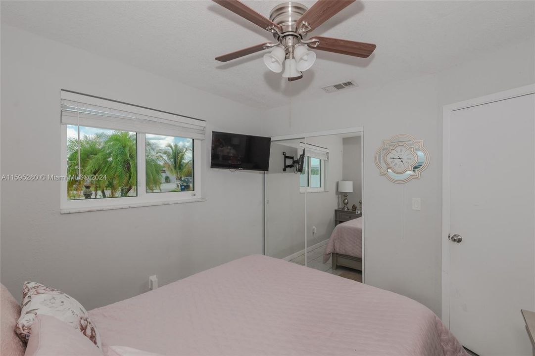 Active With Contract: $495,000 (3 beds, 1 baths, 1012 Square Feet)