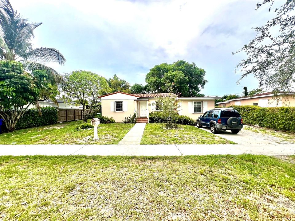 Active With Contract: $575,000 (4 beds, 1 baths, 1284 Square Feet)