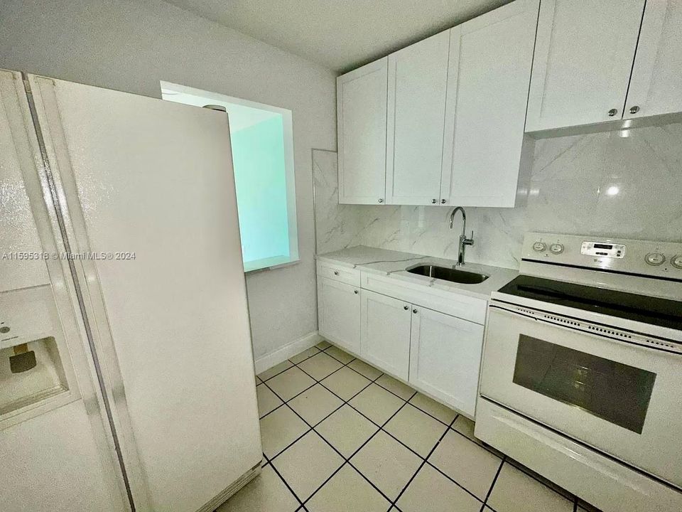 For Sale: $218,500 (1 beds, 1 baths, 678 Square Feet)