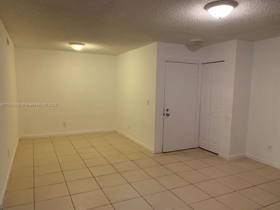 Active With Contract: $1,650 (2 beds, 1 baths, 954 Square Feet)