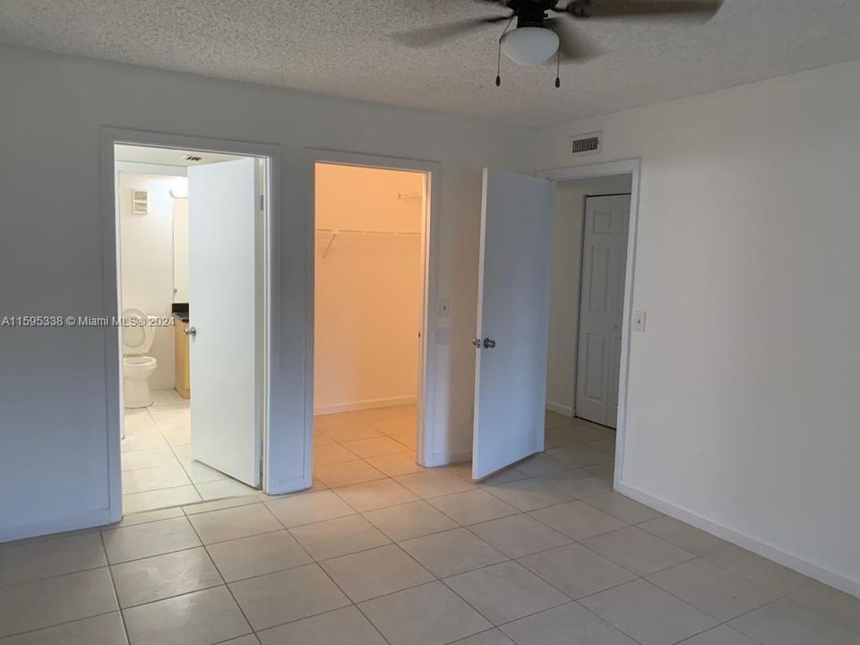Active With Contract: $1,650 (2 beds, 1 baths, 954 Square Feet)
