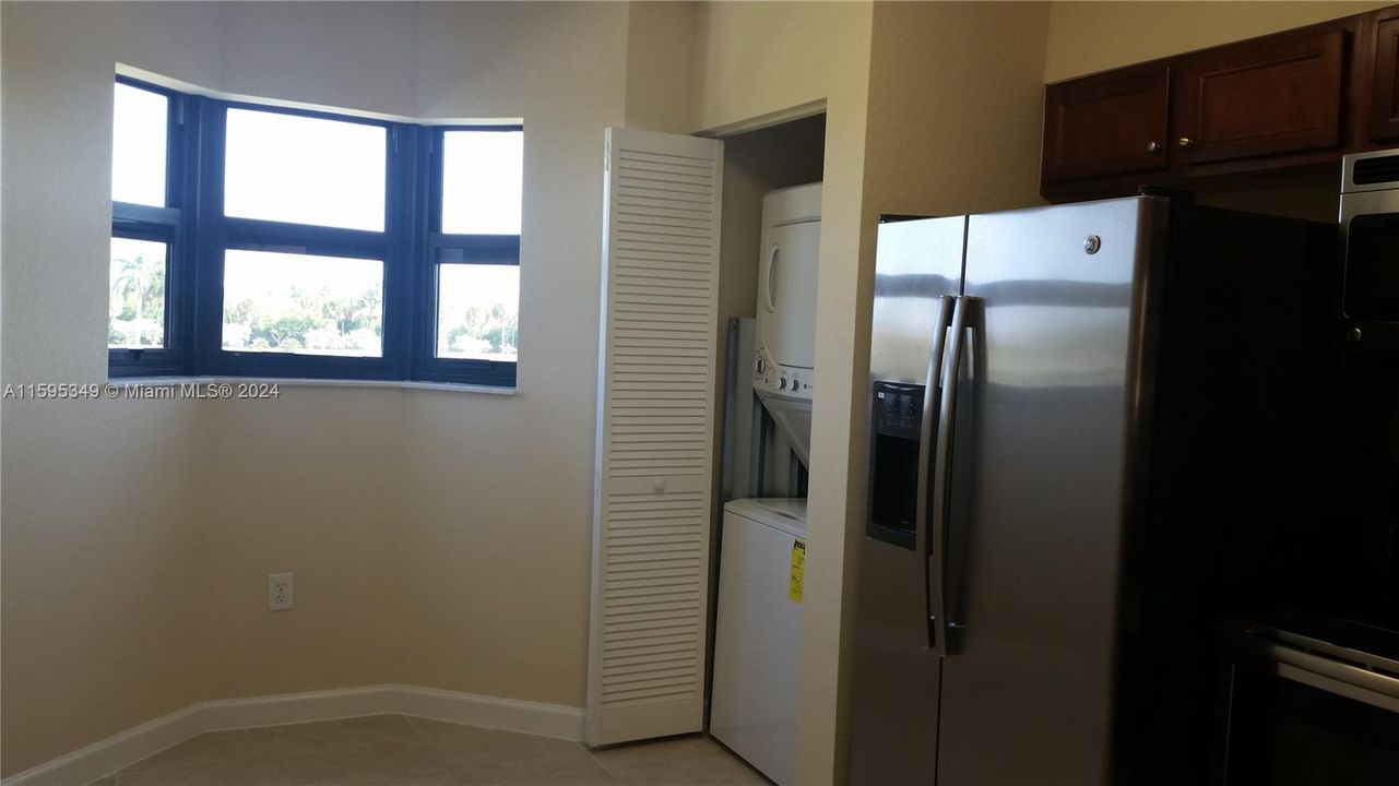 Active With Contract: $2,300 (2 beds, 2 baths, 817 Square Feet)