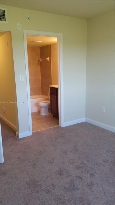 Active With Contract: $2,300 (2 beds, 2 baths, 817 Square Feet)