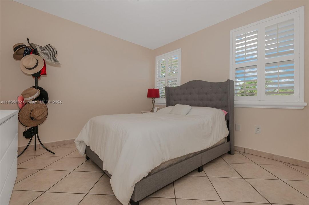 Active With Contract: $4,000 (4 beds, 3 baths, 2342 Square Feet)