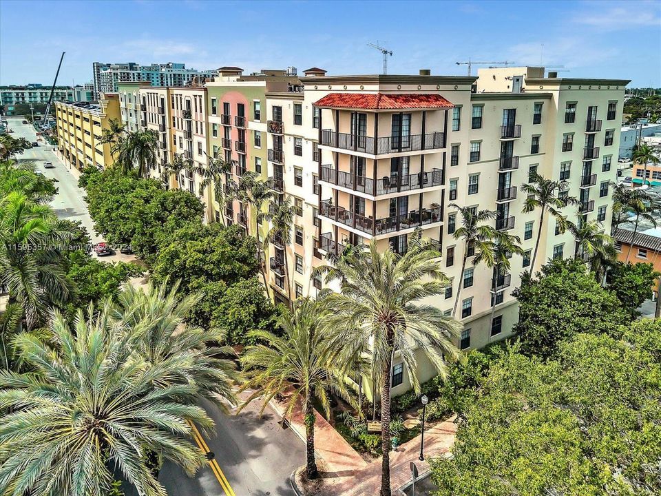 Active With Contract: $2,075 (1 beds, 1 baths, 755 Square Feet)