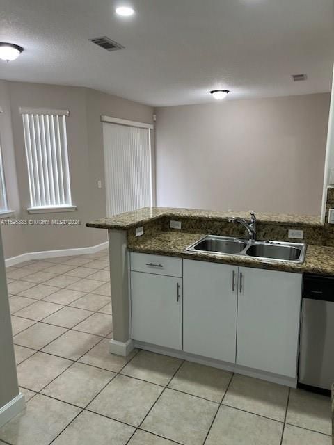 Active With Contract: $3,500 (3 beds, 2 baths, 1822 Square Feet)